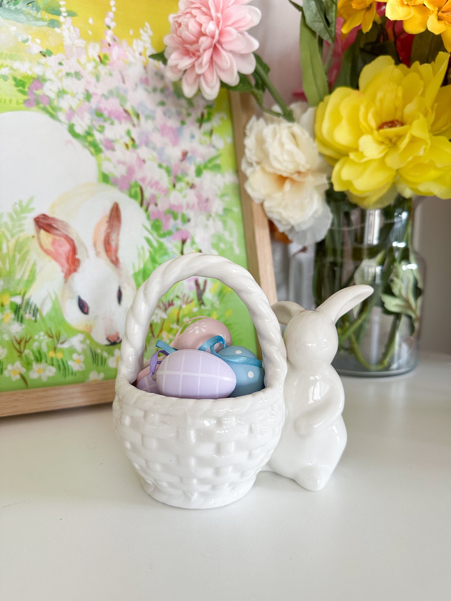 Round Small Basket with Rabbit