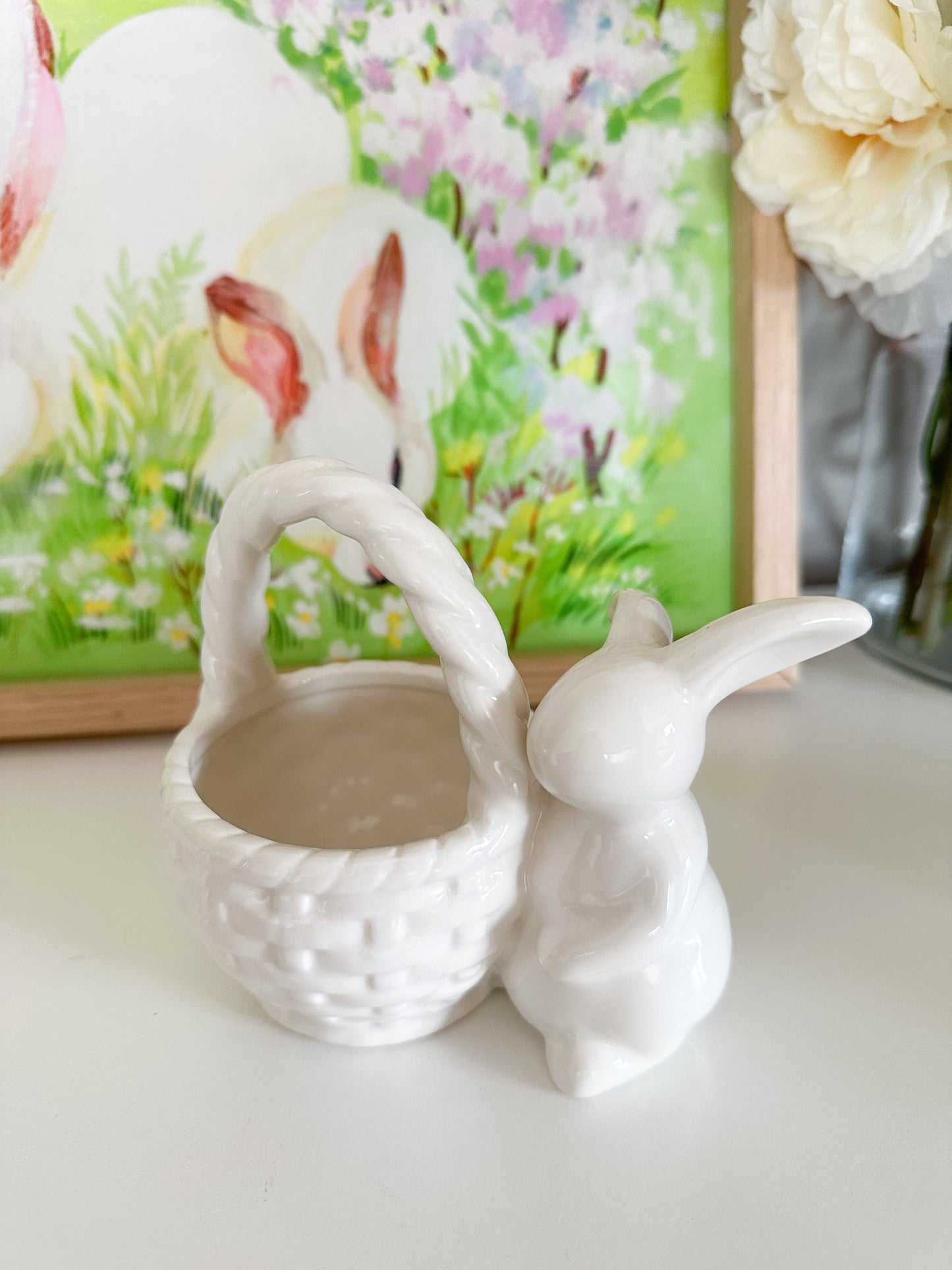 Round Small Basket with Rabbit